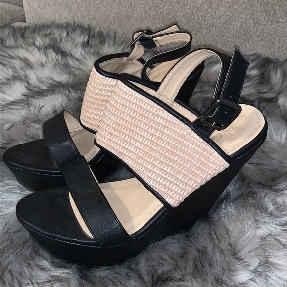 Black & Tan Wedges - Picture 5 of 9